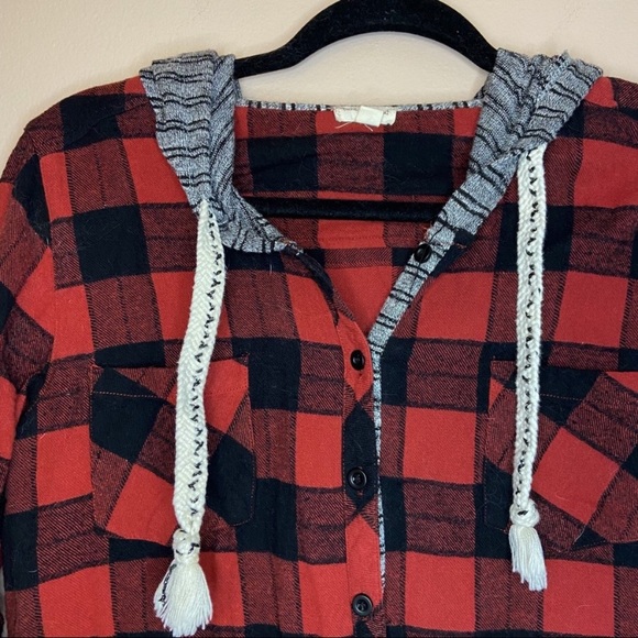 HEM & THREAD RED & BLACK PLAID FLANNEL BUTTON DOWN SHIRT WITH HOOD - Picture 2 of 5